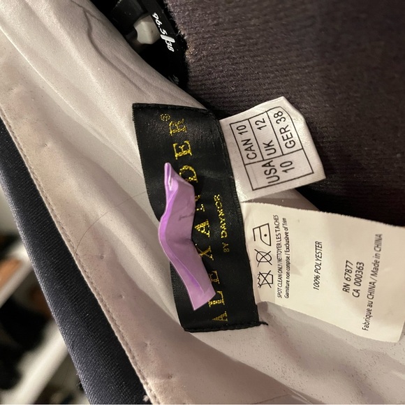 Elegant One Shoulder Brocade Embroidered Jacquard Dress in Navy Prom or Wedding - Picture 7 of 7